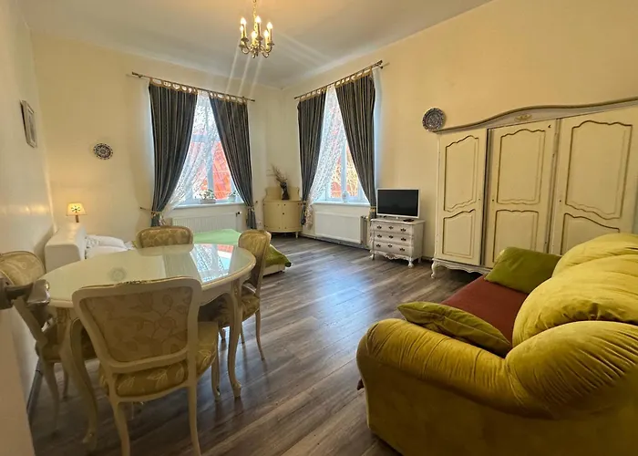 Green Amber Apartment