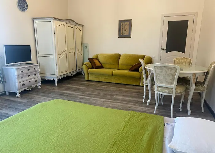 Green Amber Apartment